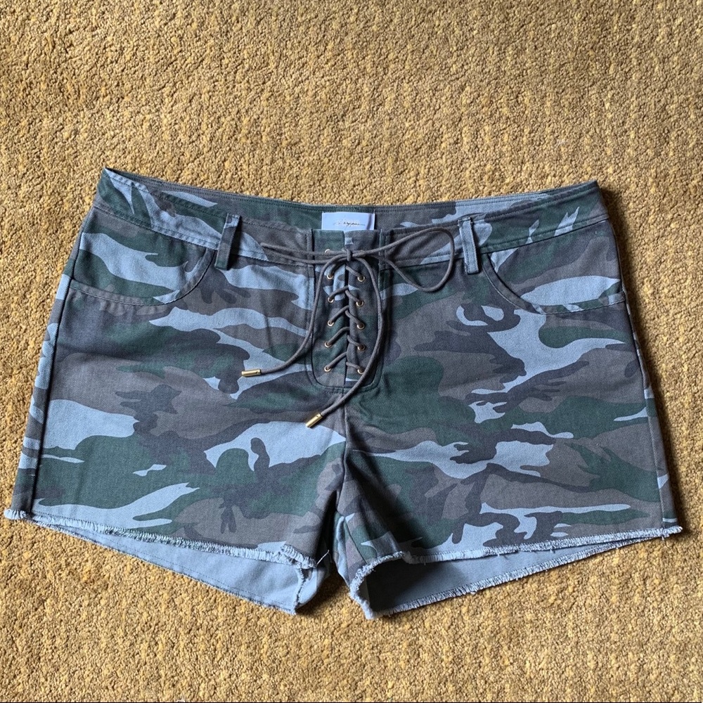 Daya by Zendaya Camo Shorts